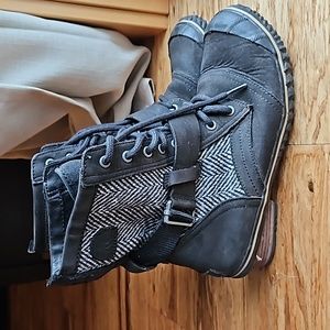 Sorel Women's Herringbone winter boots size 8.5